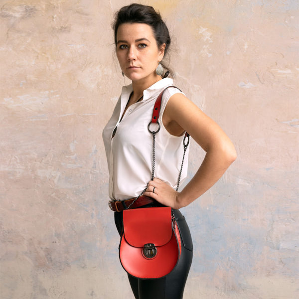 Красная женская кожаная сумка Round от Manticore